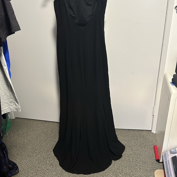 Carmen Marc Valvo Gown size 6. Black/Gold with open back. - Picture 8 of 11